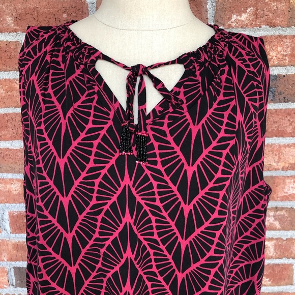 Escapada Sleeveless V-Neck Blouse with Beaded Ties - Picture 2 of 9